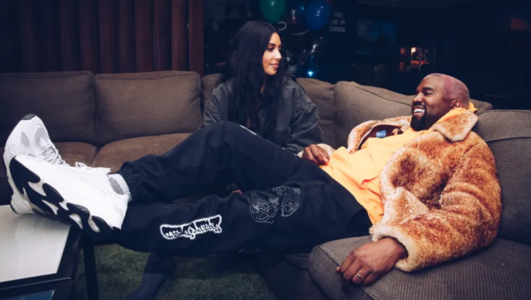 Kim Kardashian relembra que Kanye West tocou essa música clássica enquanto ela dava à luz North West: 'Não é tão a cara dela?'